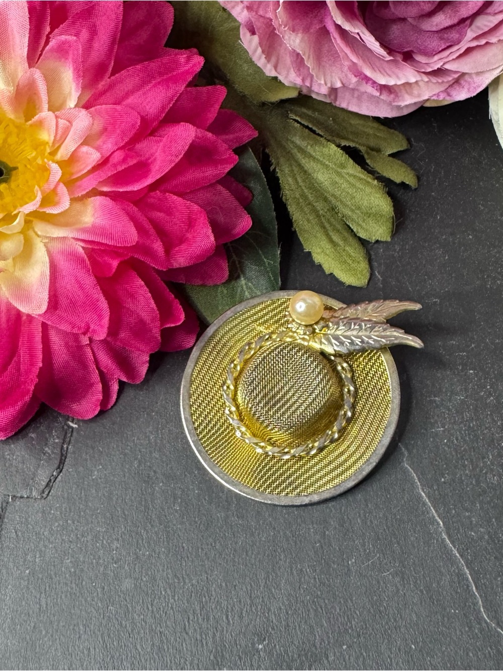 Vintage Elegant Gold Straw Hat Brooch with Pearl Accent